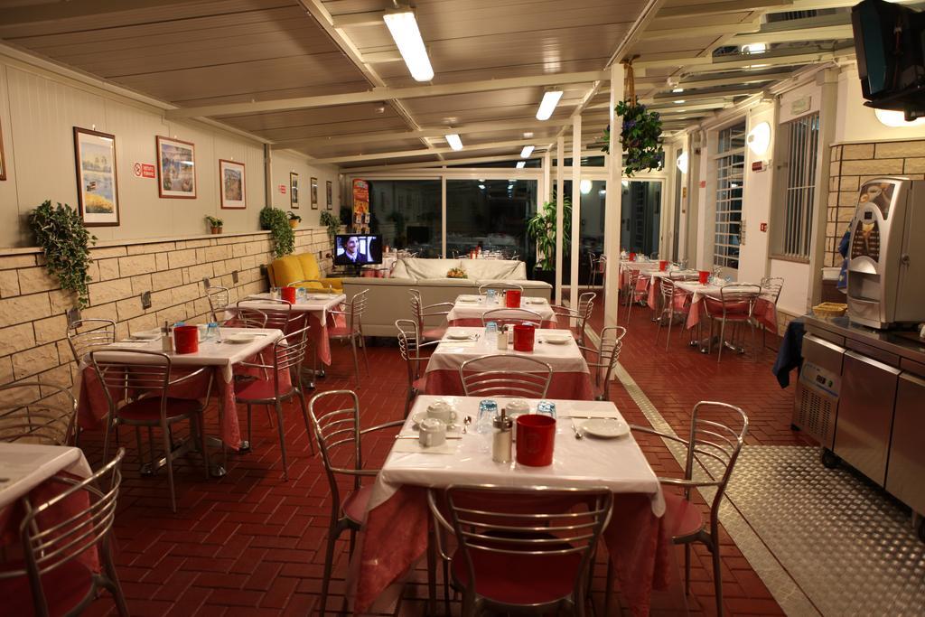 Hotel Parigi Rimini Ngoại thất bức ảnh