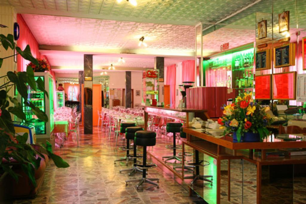 Hotel Parigi Rimini Ngoại thất bức ảnh