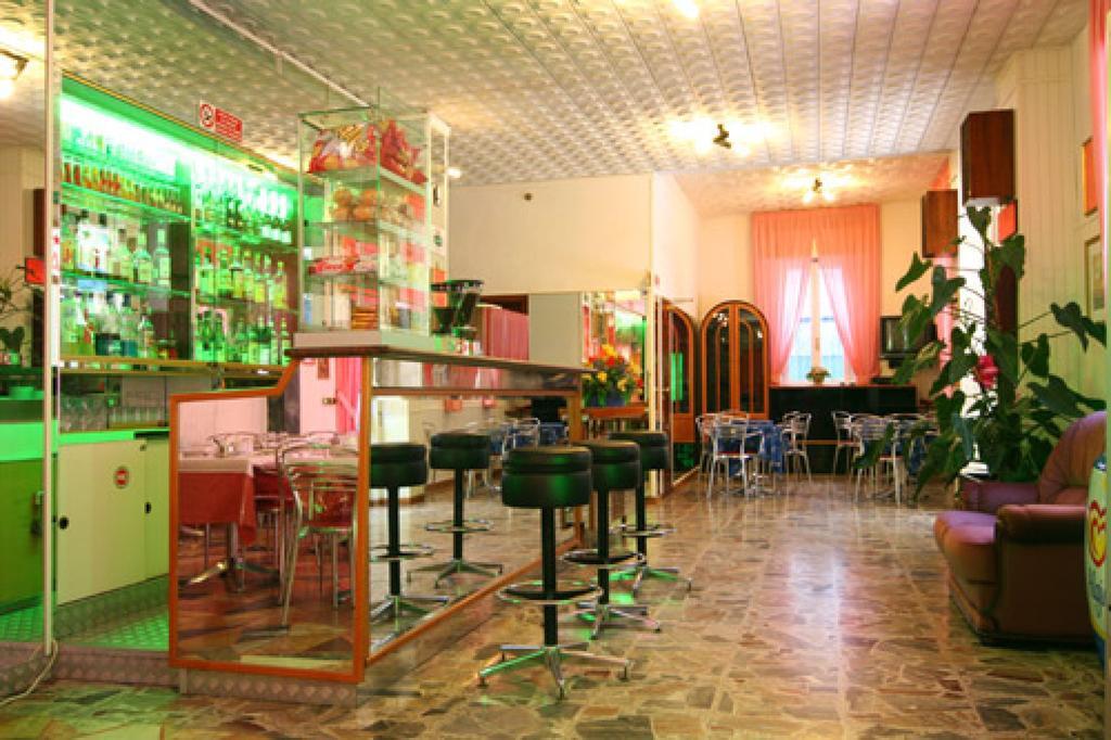 Hotel Parigi Rimini Ngoại thất bức ảnh