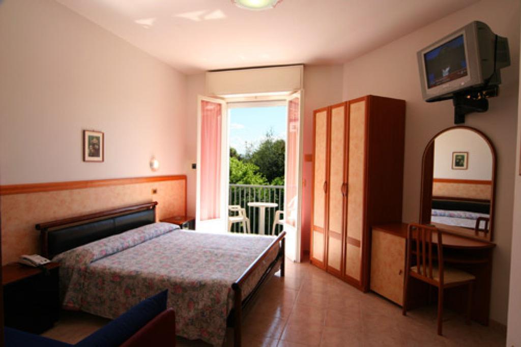 Hotel Parigi Rimini Ngoại thất bức ảnh