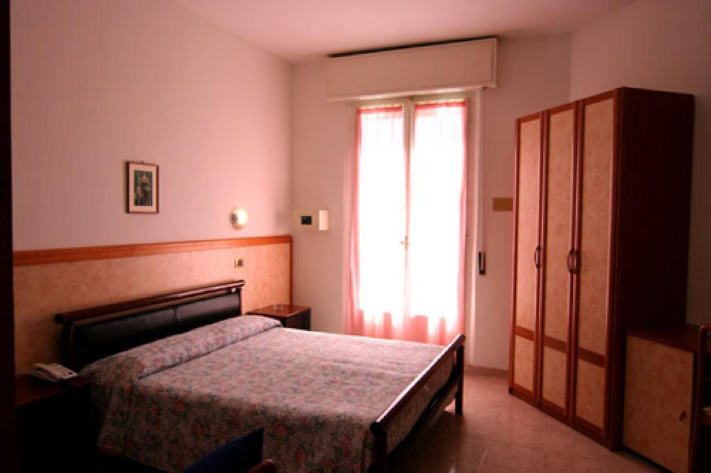 Hotel Parigi Rimini Ngoại thất bức ảnh