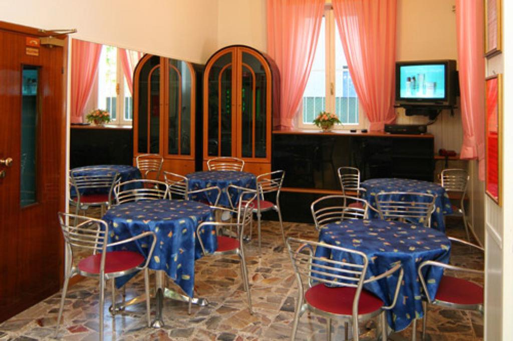 Hotel Parigi Rimini Ngoại thất bức ảnh