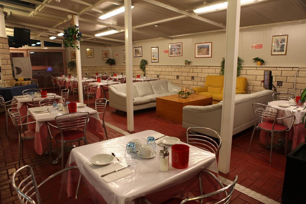 Hotel Parigi Rimini Ngoại thất bức ảnh