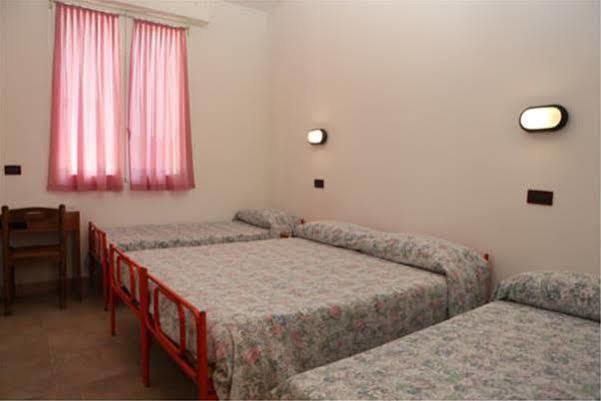 Hotel Parigi Rimini Ngoại thất bức ảnh