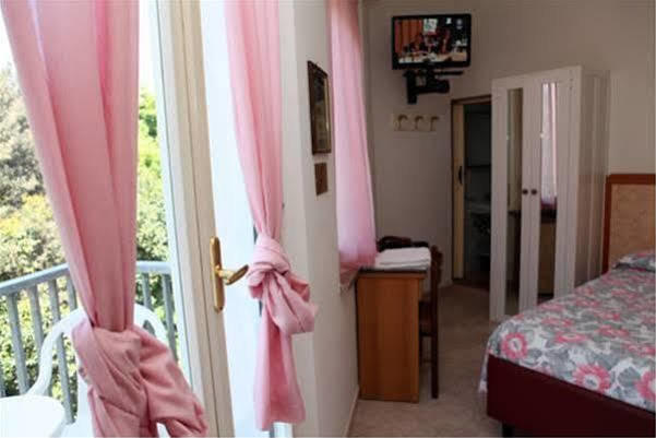 Hotel Parigi Rimini Ngoại thất bức ảnh